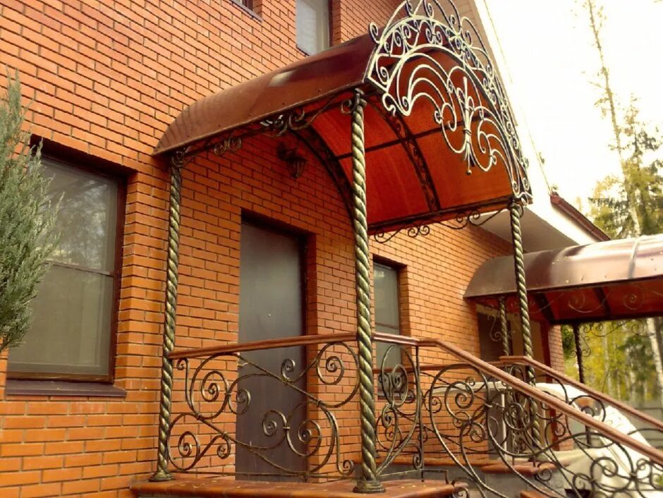 Навес над крыльцом. Красивые навесы. Навес для крыльца из металла. Навес над крыльцом. Кованое крыльцо для частного.