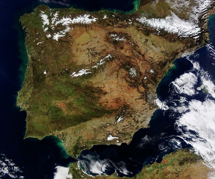 Самый большой на земле полуостров расположен. Пиренейский полуостров Испания. Пиренейский полуостров НАСА. Пиренейский полуостров Средиземного моря. Иберийский полуостров.
