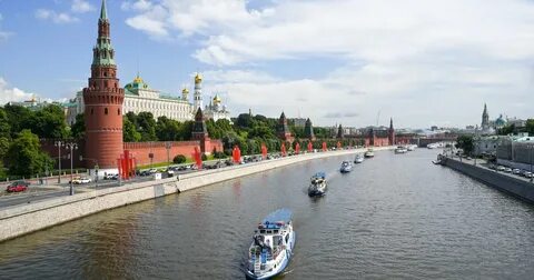 Река москва летом