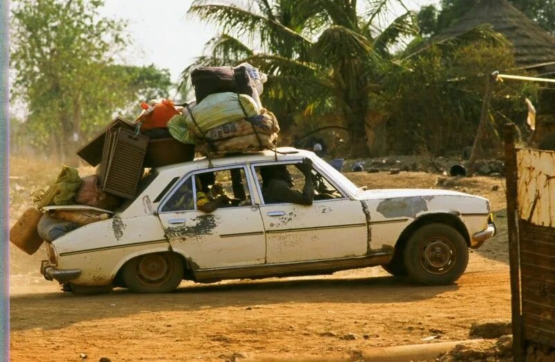 Африканские машины. Машины в Африке. Старые автомобили в Африке. Мерседес в Африке. Командировка в африку