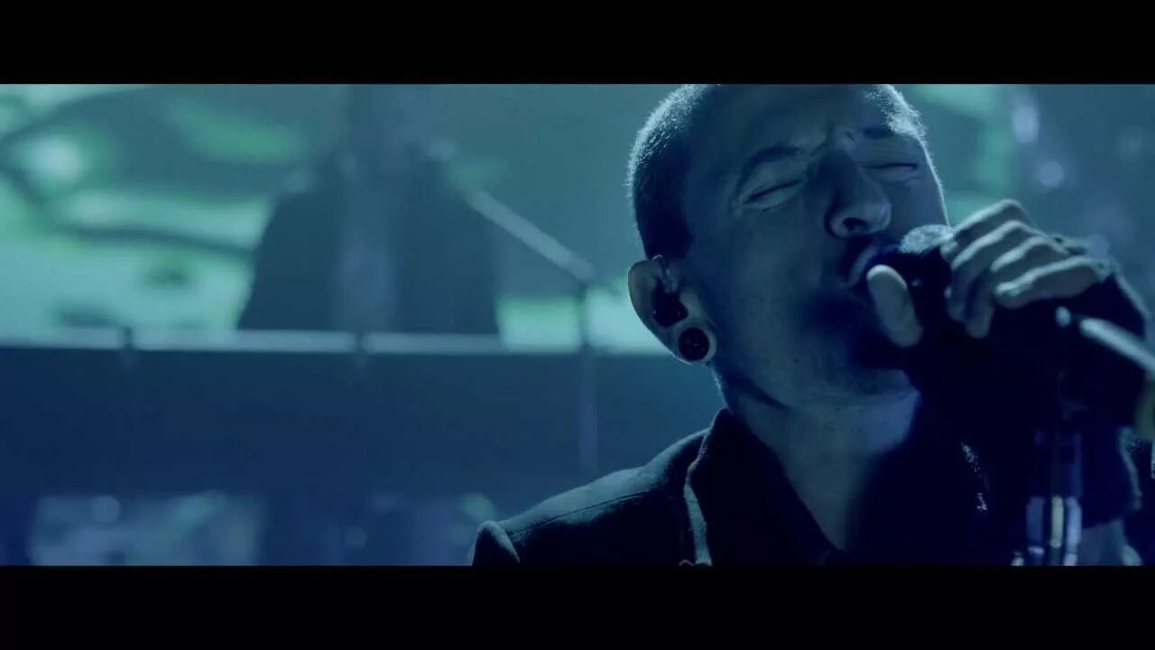 Линкин парк клипы. Linkin park new divide. Музыка клипы линкин парк. Линкин парк клипы. Линкин парк фото с клипов.