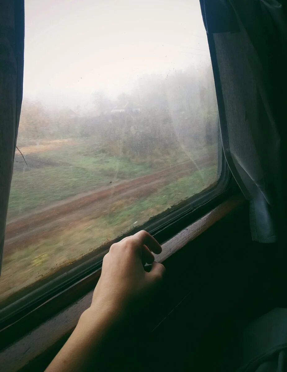 Москвича увидевшего липецк из окна поезда доставили. Окно поезда. вид с окна поезда. вид из окна поезда. вид с окна электрички.