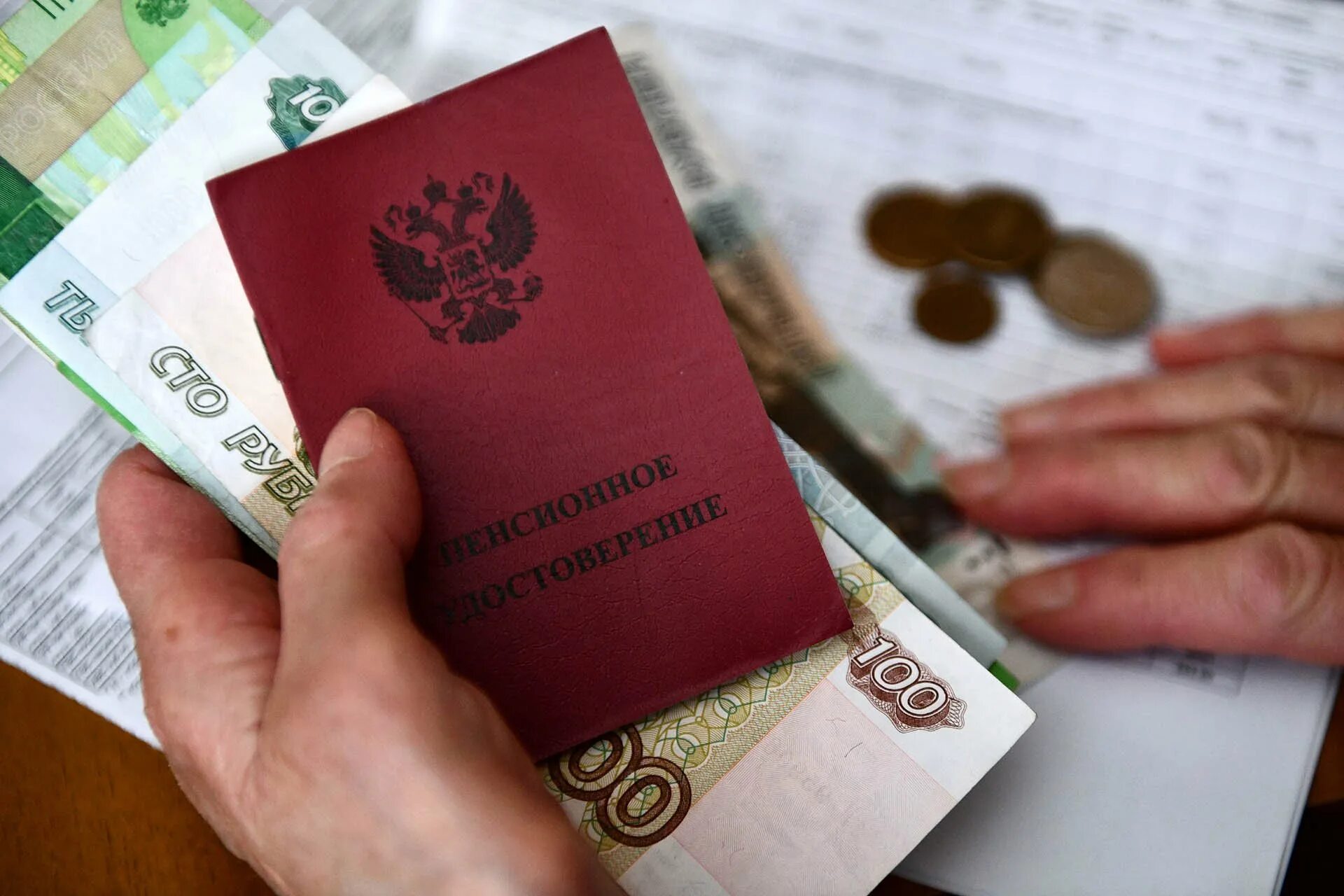 1 февраля пенсия поднимется 2025. Повышение пенсии. индексация социальных пенсий. российская пенсия. пенсии россиян с 1 января повысятся.