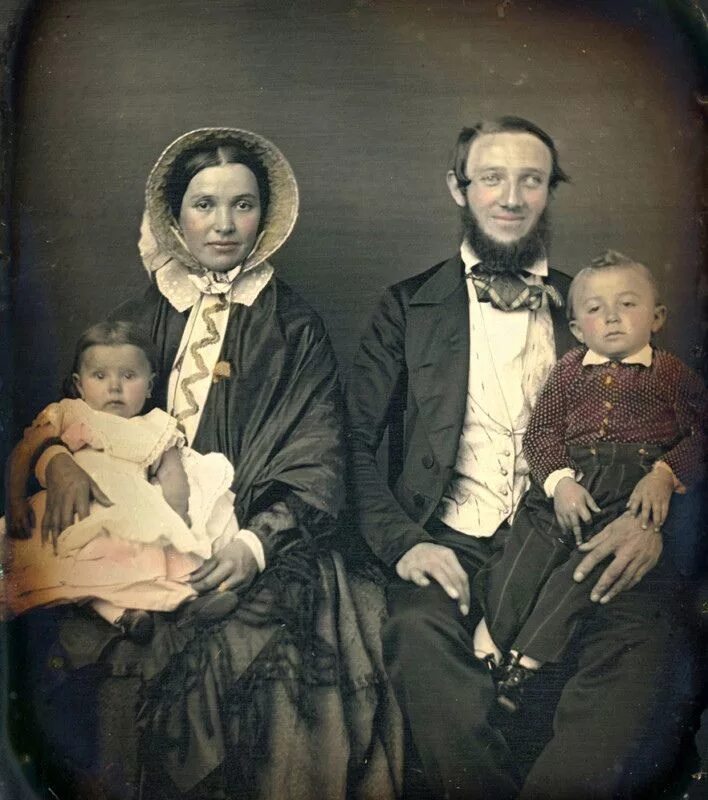 Семья викторианской эпохи 1620-1820 г.г. Семья 19 века Англия. Семья викторианской эпохи. Старинный портрет семьи.