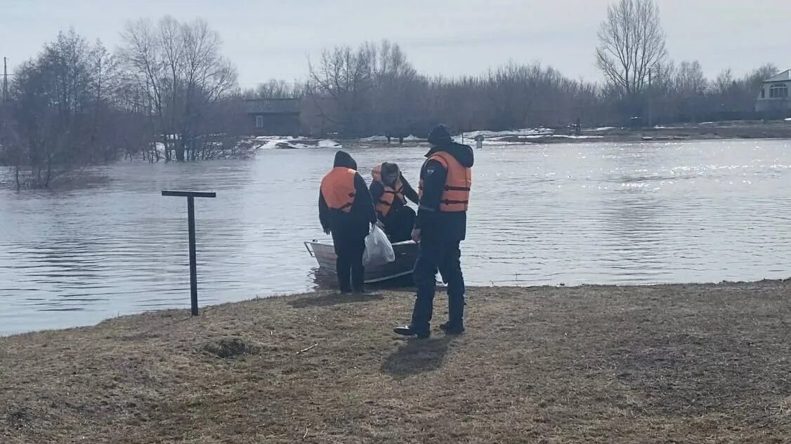 Половодье. Половодье Саратовская область. Наводнение в Саратовской области. Паводок и половодье.