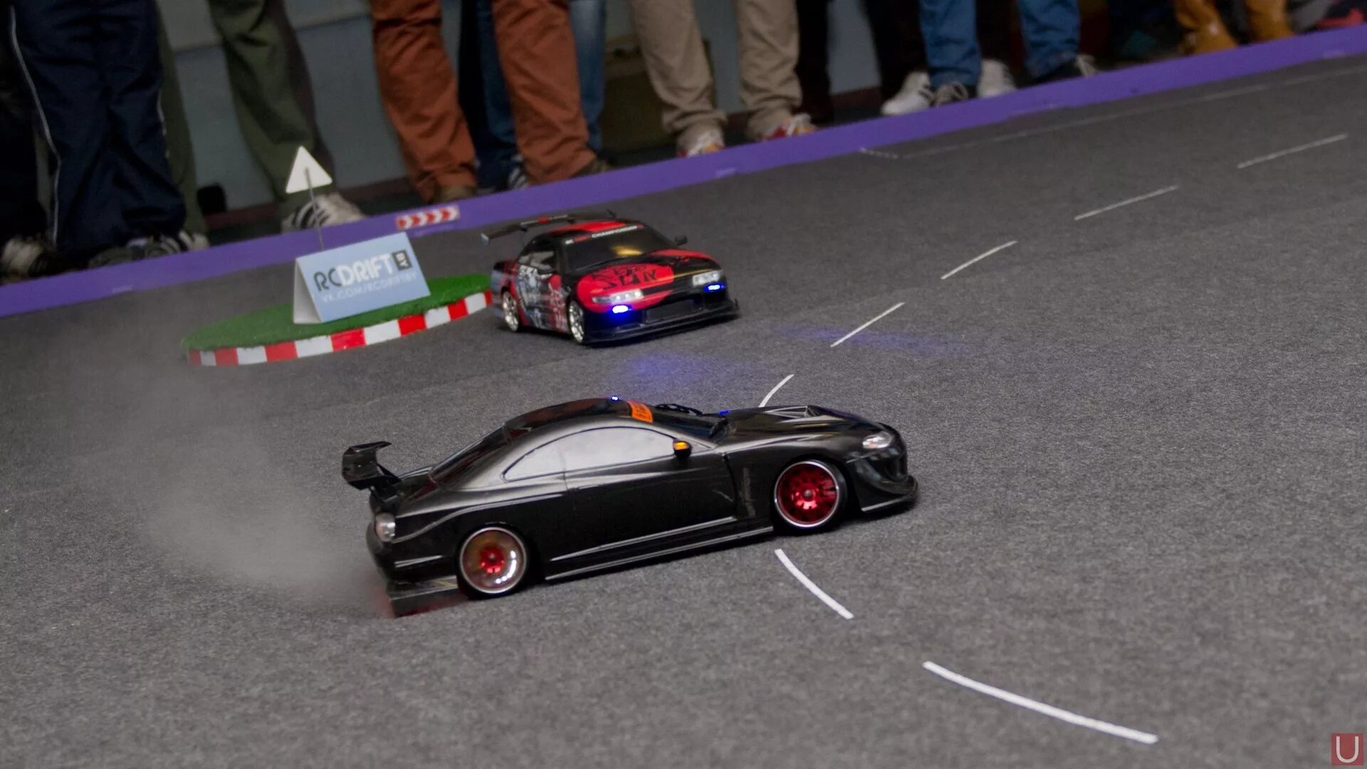 Машины управления видео. Bmw drift car на радиоуправлении. дрифт на радиоуправляемых машинах. гонки на пульте управления машинки. машина радиоуправляемая, гонки.