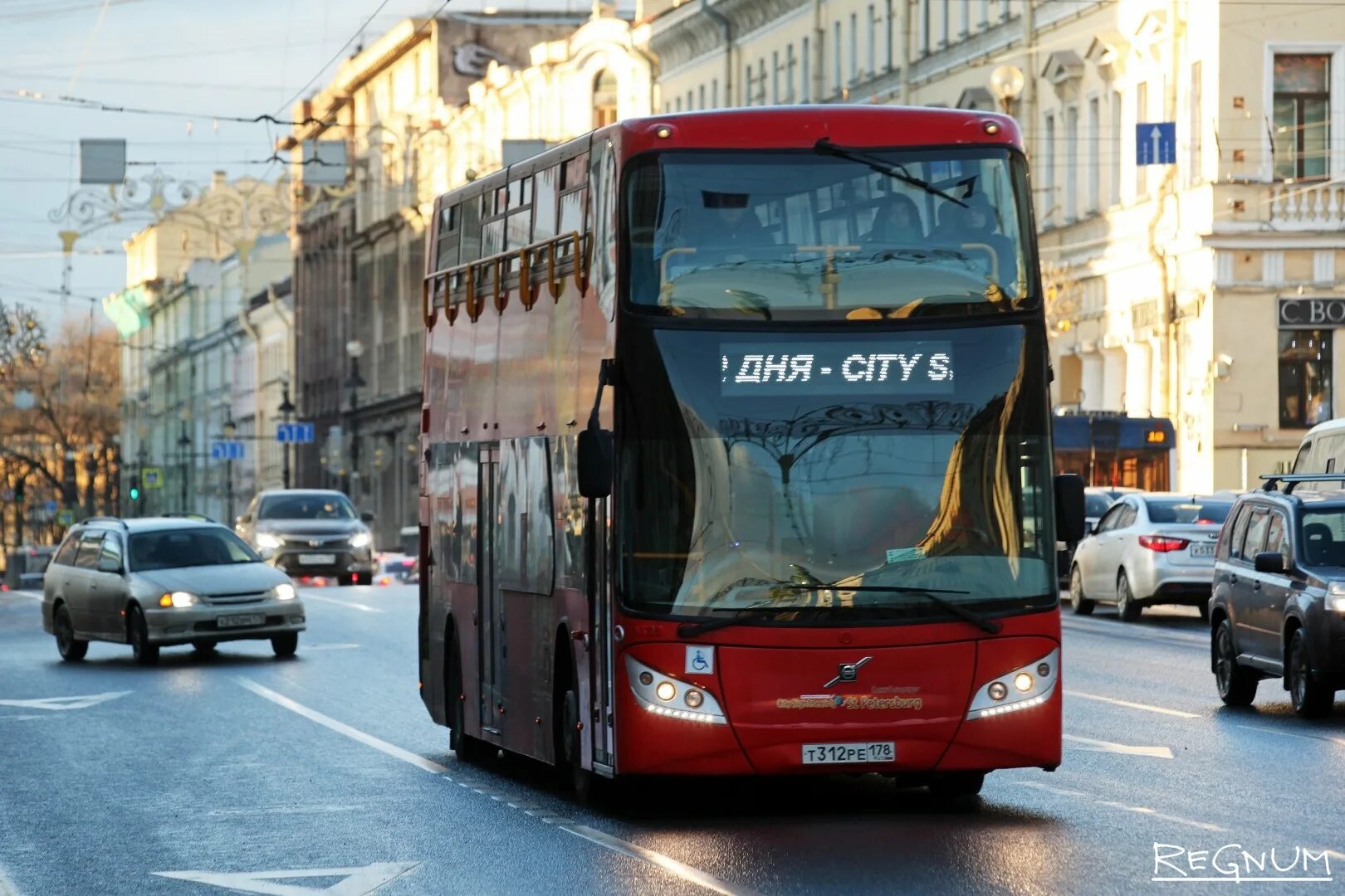 Перевозки автобусы спб. Автобусы в Питере. Туристический автобус СПБ. Тур автобусы в Питере. Автобусный тур в Питер.