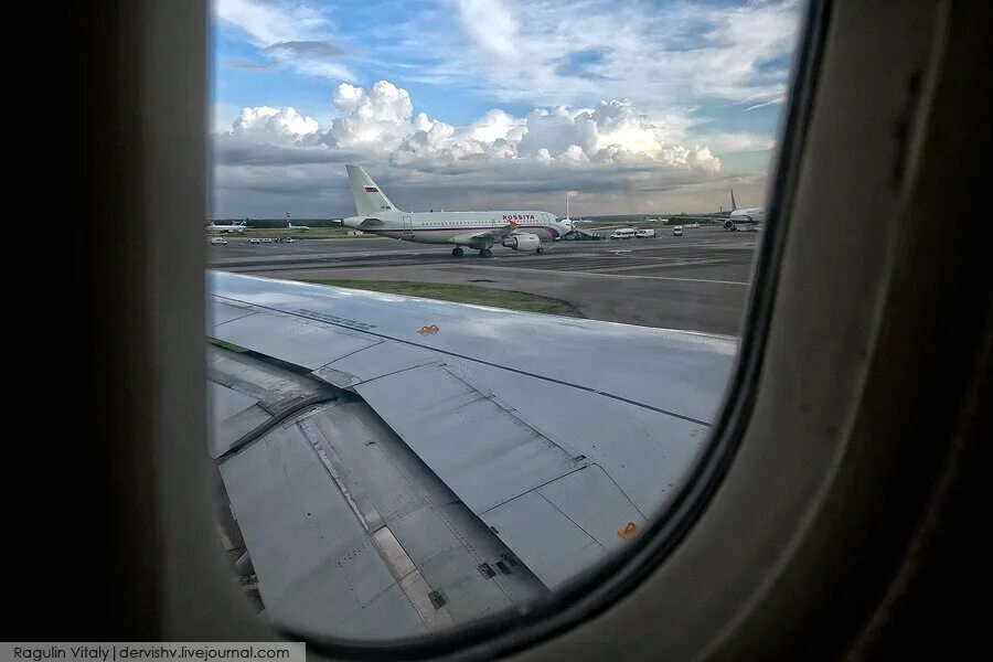 Рейс u6 266 екатеринбург москва отслеживание. Суперджет уральские авиалинии. U6 москва екатеринбург. Ural airlines самолеты. Самолет u6 уральские авиалинии.