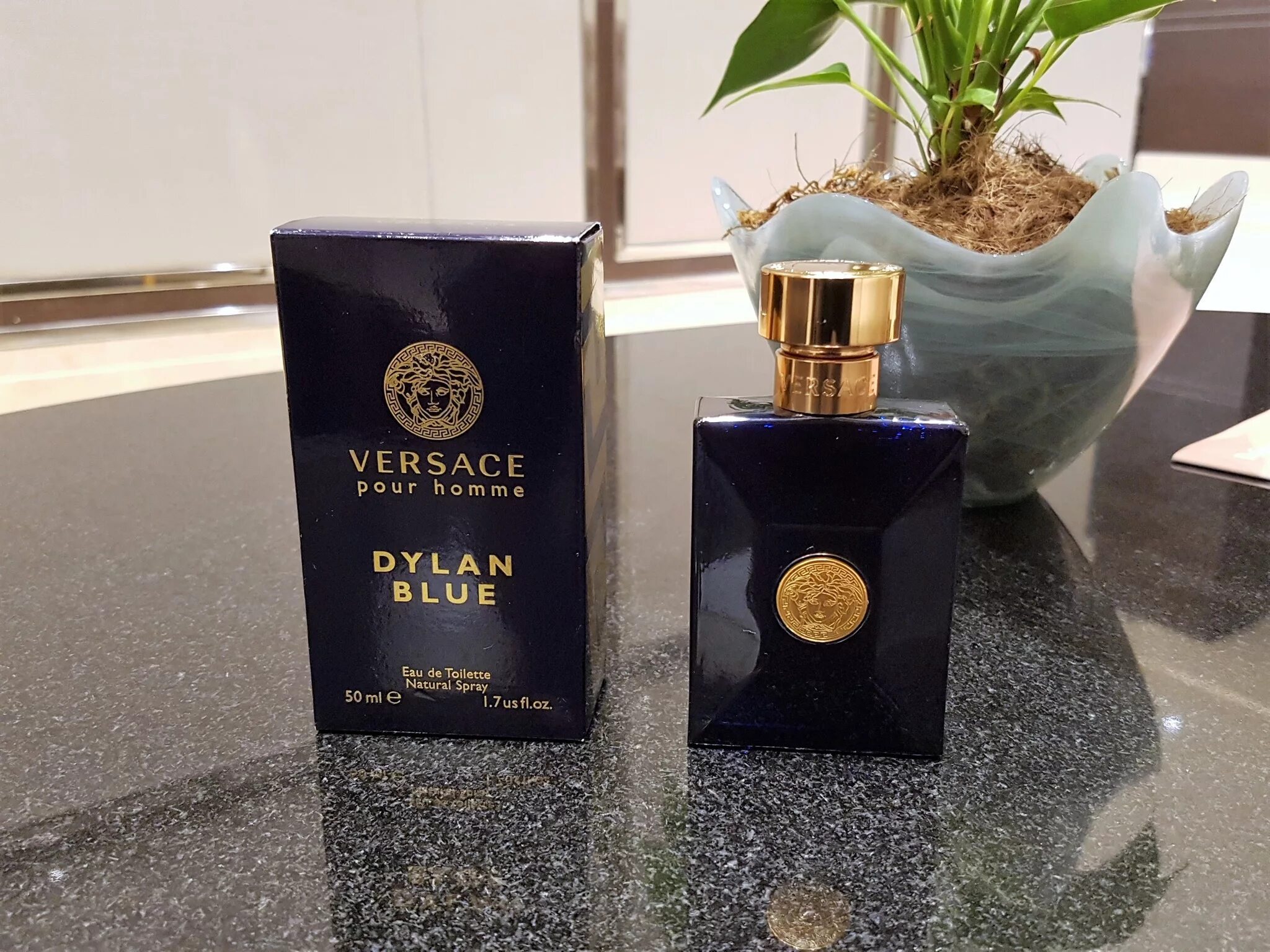 Dylan blue мужские. Versace pour homme Dylan Blue 100ml. Versace Dylan Blue 100 ml. Versace pour homme Dylan Blue Versace. Духи Versace Dylan Blue 100ml.