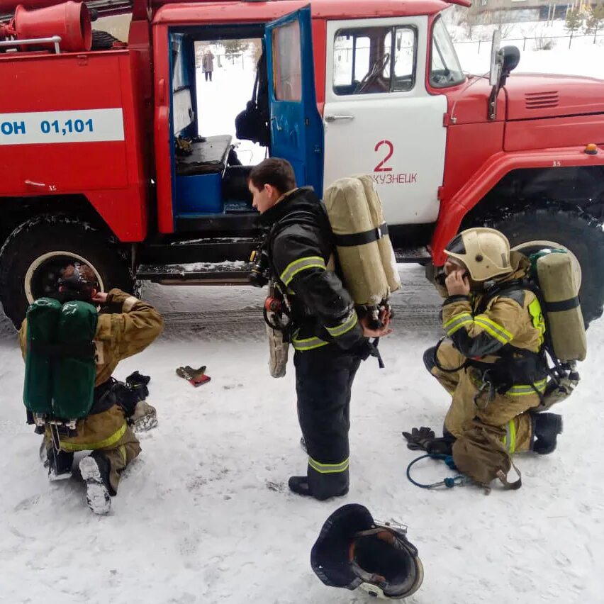 Пожарные в Кемерово. Резонансные пожары на объектах с массовым пребыванием людей. Действия человека при пожаре.