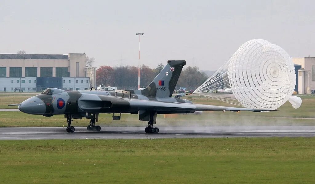 Vulcan 11. Avro vulcan xh558. вулкан 558. vulcan ii. vulcan gatlitg.