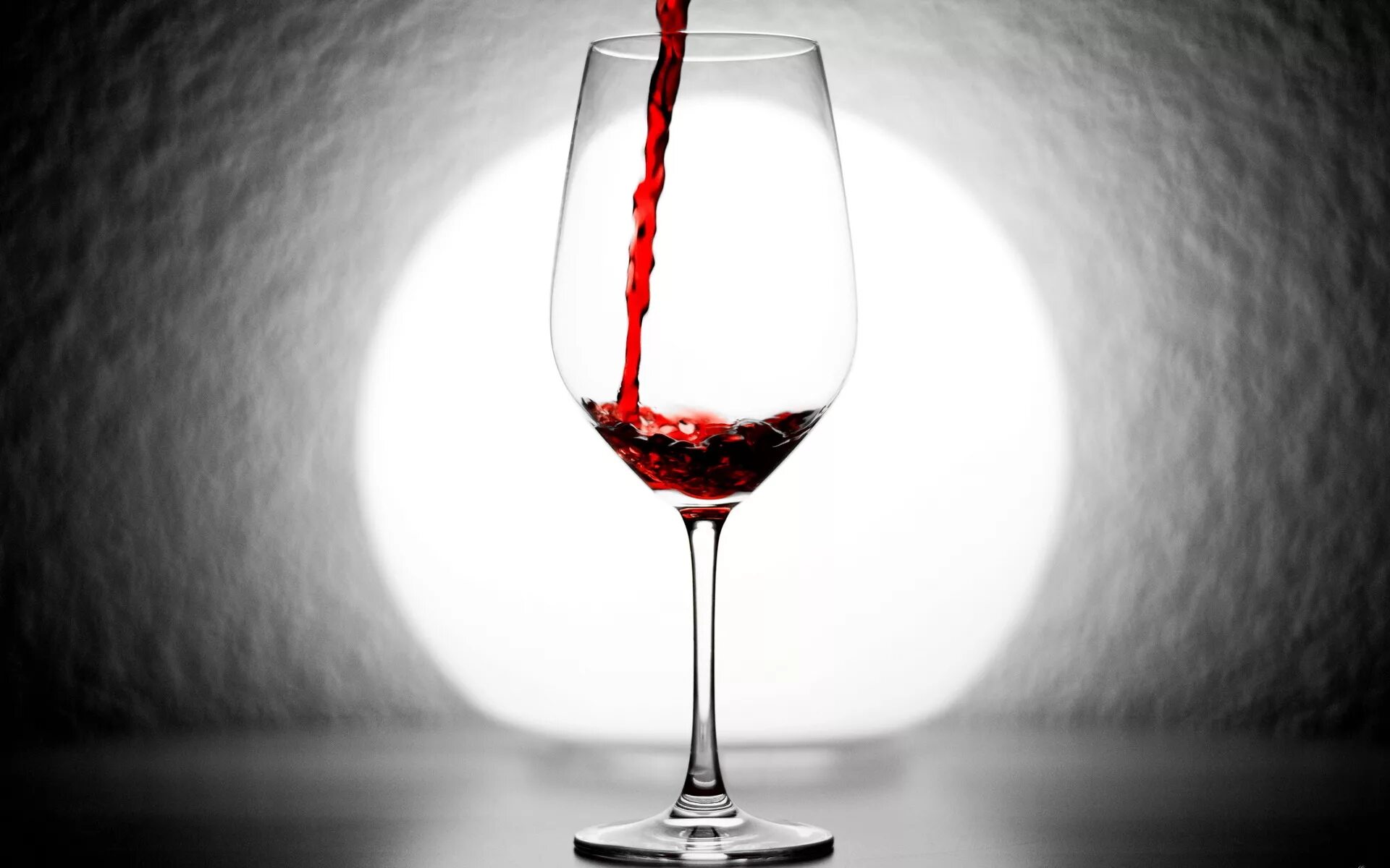 Бокал вина. Бокал с вином. Красное вино. Бокал красного вина.