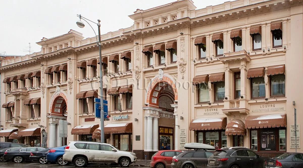 Пассаж аренда. Петровский Пассаж, Москва, улица Петровка, 10. Петровский Пассаж на Петровке. Петровский Пассаж улица Петровка. Петровский Пассаж Москва здание.