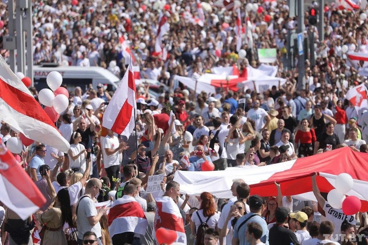 Протесты БЧБ В Беларуси. Митинги в Белоруссии против Лукашенко. Митинги в Беларуси 2020 против Лукашенко. БЧБ Минск 2020. Митинги в белоруссии