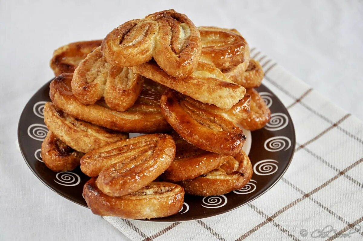 печеньки ушки. печенье слоеное донская пальмира. печенье сахарное «сладевиль. печеньки ушки. печенье слоеное ушками.