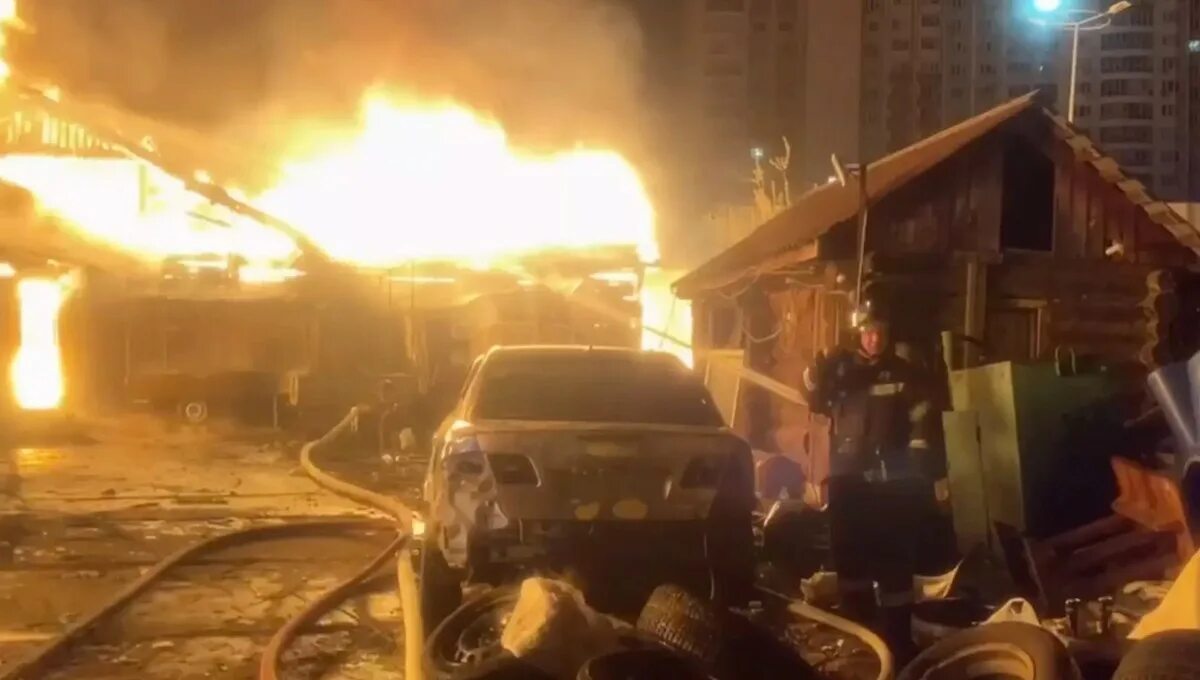 Что творится в подмосковье. Пожар в здании. Московский пожар. Пожар в Подмосковье. Пожар высокого здания.