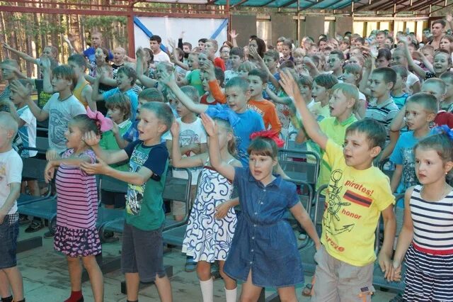 Детский лагерь новгородская область. Летний лагерь Парус Новгородская область. Парус Великий Новгород лагерь. Детский лагерь Парус Новгородская область. Лагерь Парус Крестцы.