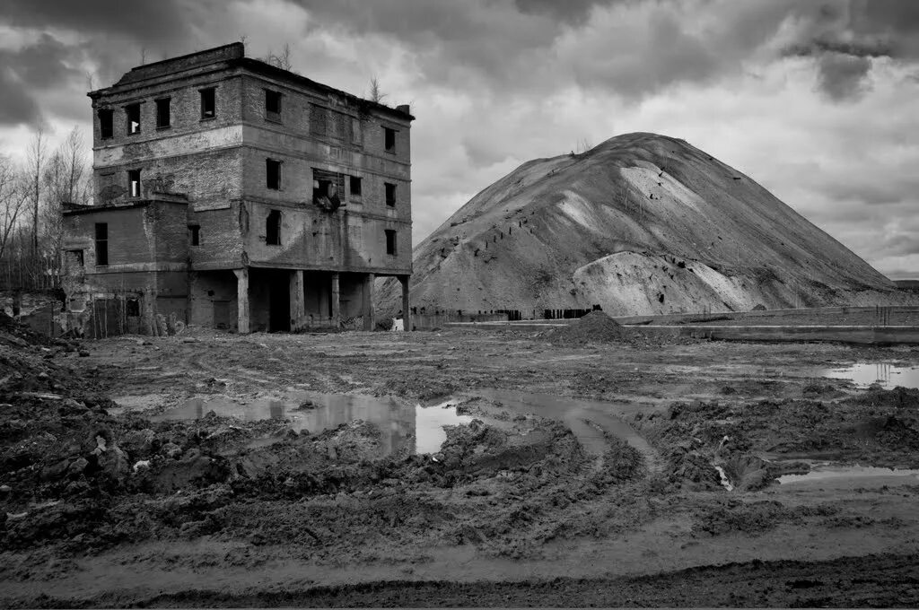 Кинотеатр террикон дегтярск. Террикон шахты капитальная дегтярск. Кинотеатр террикон дегтярск. Центр города дегтярск. Дегтярск.