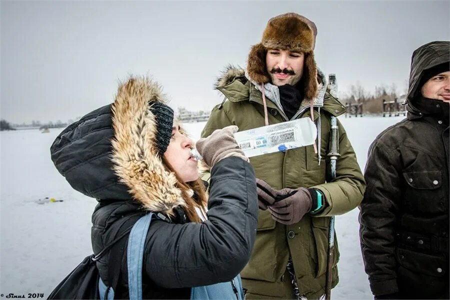 Сибирь глазами иностранцев. Иностранцы зимой в России. Иностранцы в Сибири. Путешественник иностранец зимой в Сибири.