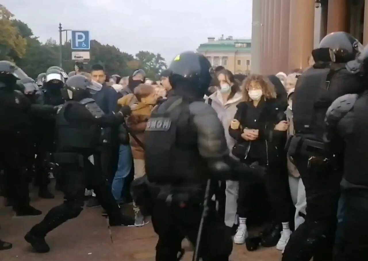 Арест против. Митинги против мобилизации. Задержание протестующих. Протесты в Петербурге. Криминальная полиция.