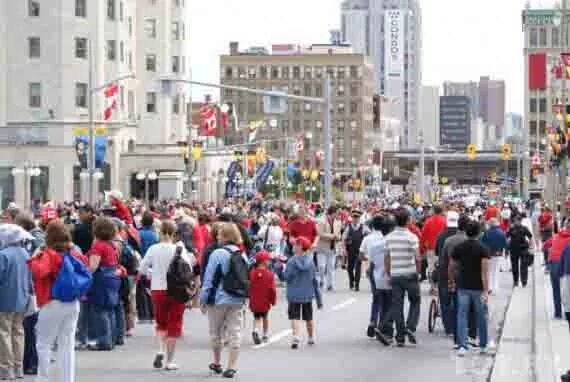 канады население мало. праздники канады. состав населения канады. канада много людей. канады население мало.