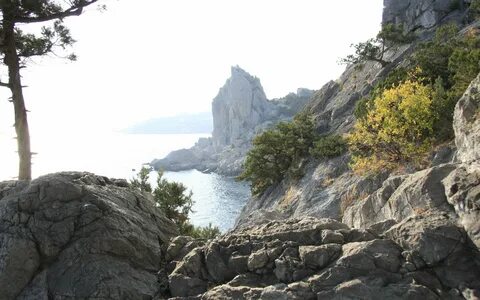 Гора поднимается из моря