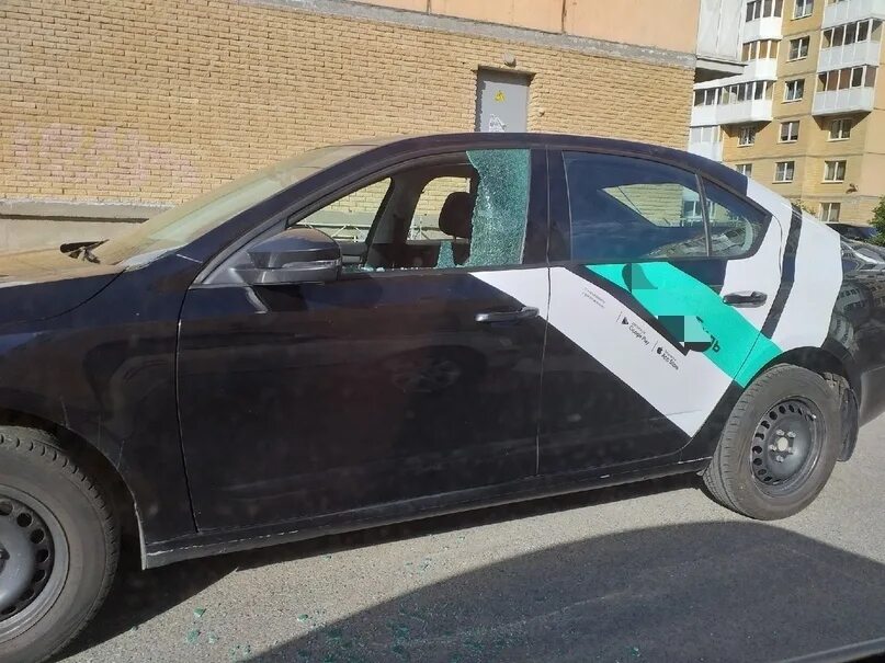 Бмв 320i делимобиль. Toyota rav4 делимобиль. Каршеринг делимобиль москва. Toyota camry каршеринг. Volvo xc60 каршеринг.