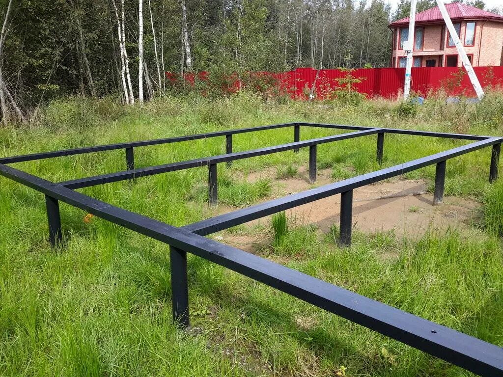 Фундамент сваи установка. Свайно-винтовой фундамент. Фундаментные сваи винтовые. Свайно ригельный фундамент. Фундамент на винтовых сваях.