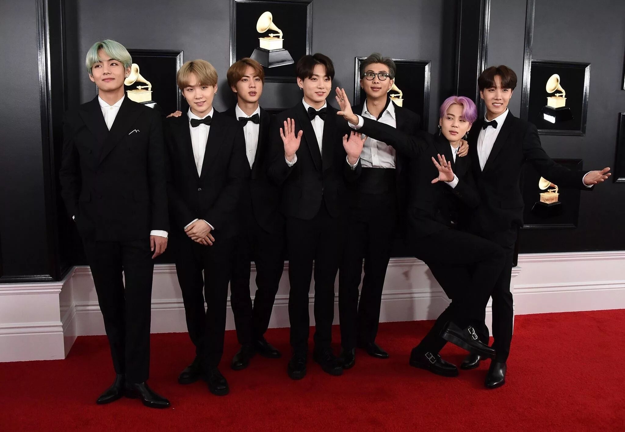 Bts awards. БТС Грэмми 2022. БТС Грэмми 2019. БТС премия Грэмми. BTS Grammy 2021.