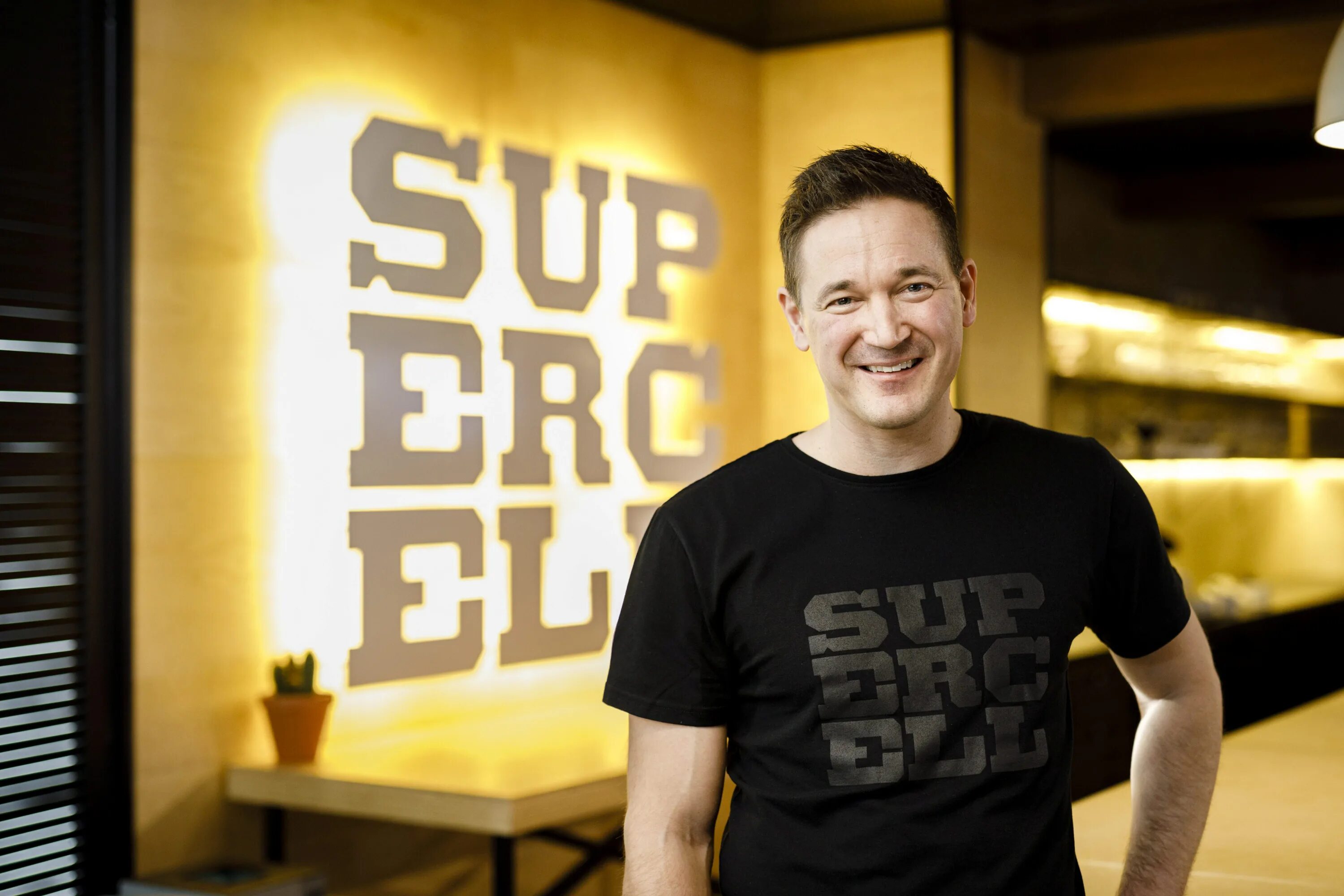 Разработчики supercell. Илкка Фрэнк. Илкка Паананен. Паула суперселл. Офис суперселл в Финляндии.