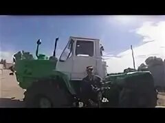 усатый тракторист. тракторист 6. 13 тракторист-машинист сельскохозяйственного производства. тракторист 6. человек на тракторе.