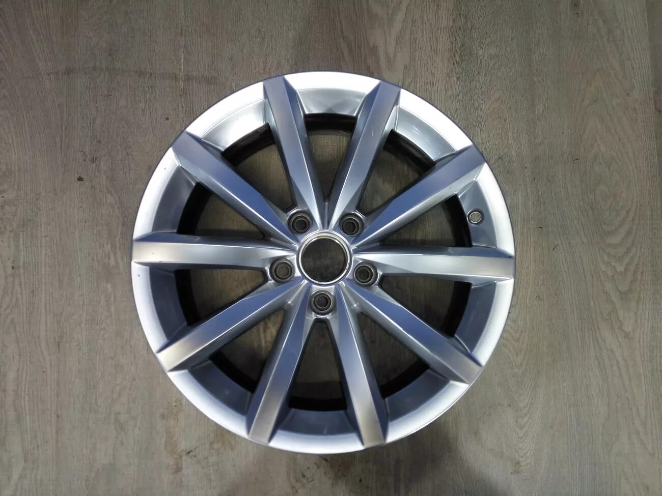 Volkswagen tiguan диски r17. Диски tulsa r17 tiguan. Диски фольксваген тигуан 17. Mallory r17 tiguan. Volkswagen tiguan диски r17.