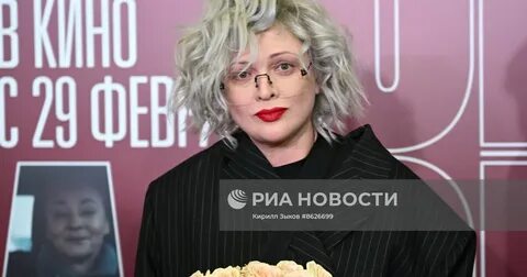 Емізіктері бар мөлдір блузкалар