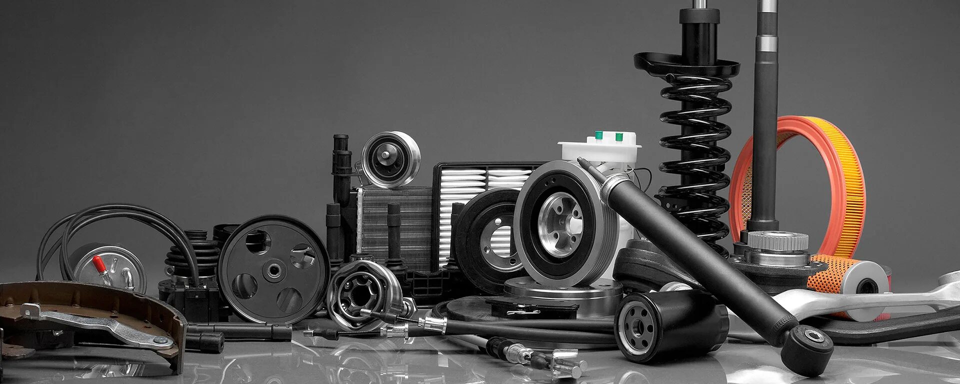 Автозапчасти и аксессуары для автомобилей. Автотовары запчасти. Баннер для магазина автозапчастей. Товары для автомобиля. Автоаксессуары для авто.