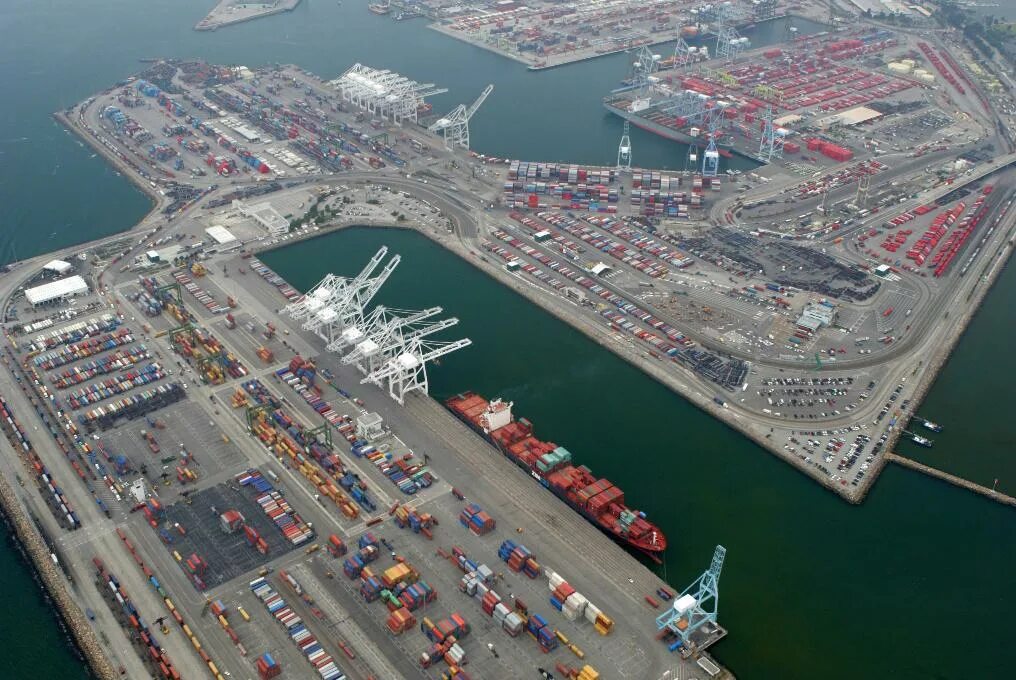 Какой порт самый крупный. Порт Лонг Бич. Порт Пусан. Самый большой порт в мире. Самый большой порт в США.