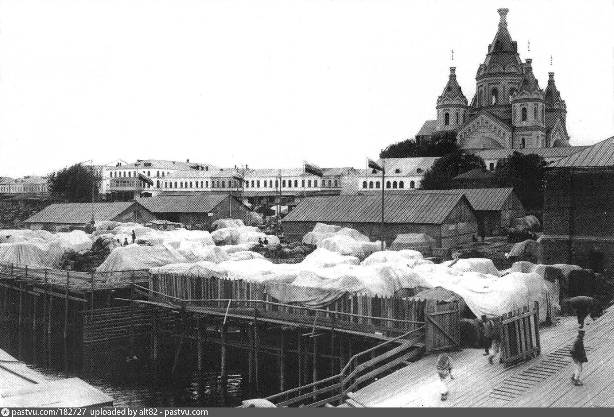 Дмитриев г в нижний новгород. Старый Нижний Новгород 19 век. Александро-Невская Церковь на Нижегородской Ярмарке.