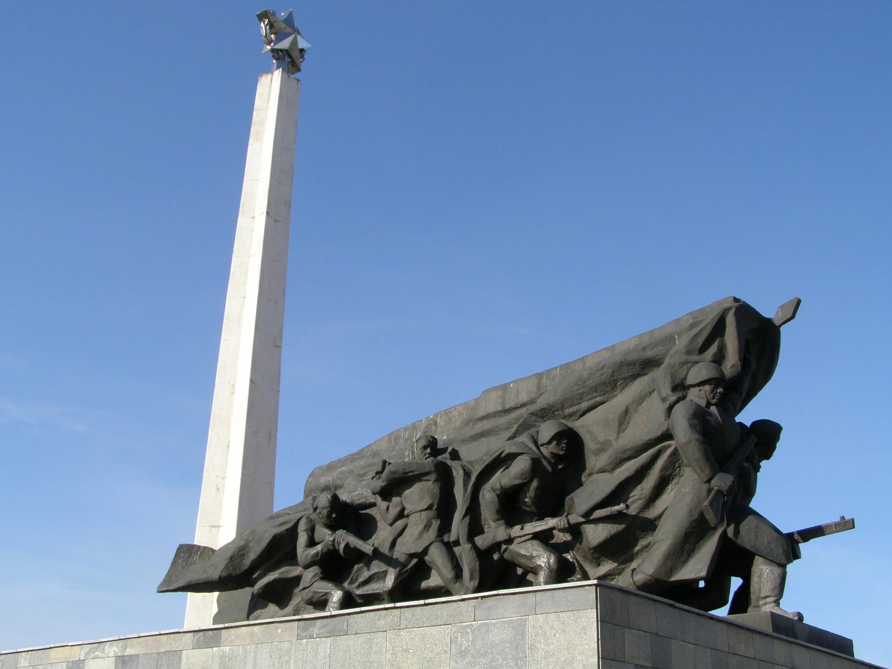 Памятники обелиски великой отечественной. Обелиск Ульяновск памятники. Памятник 30 летия Победы Ульяновск. Обелиск вечной славы Ульяновск. Памятник Обелиск вечной славы в Ульяновске.