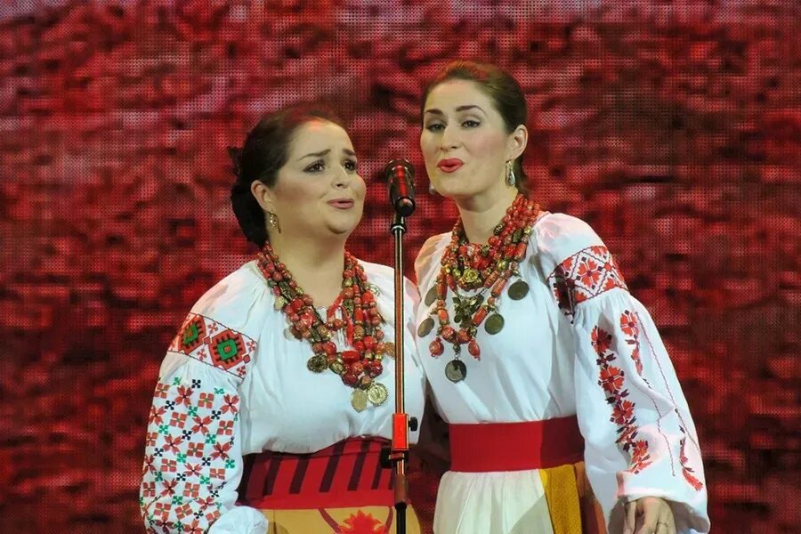 Солистка кубанского казачьего