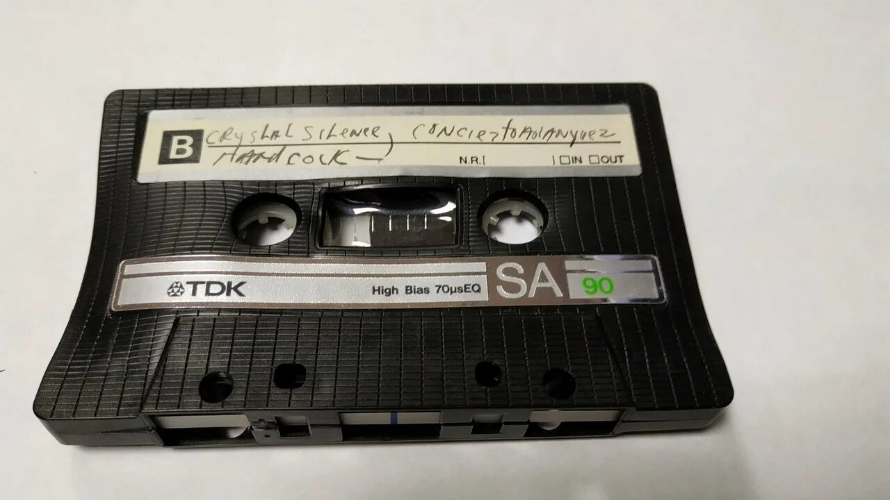 Кассета у1-еко. Кассета сега из 90-х. Кляссер фирмы линдер с лилией. Аудиокассеты 2000 roxette. Вишневые кассеты.