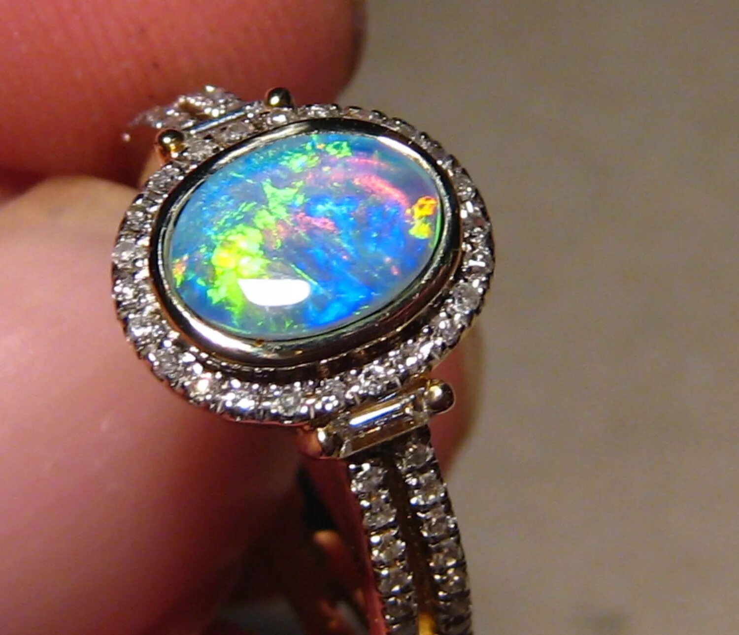 Кольцо Ария фирма Вега с опалом. Комплект с опалом 986-NK. Золотое кольцо с опалом и бриллиантами. Мьюз кольцо с опалом.