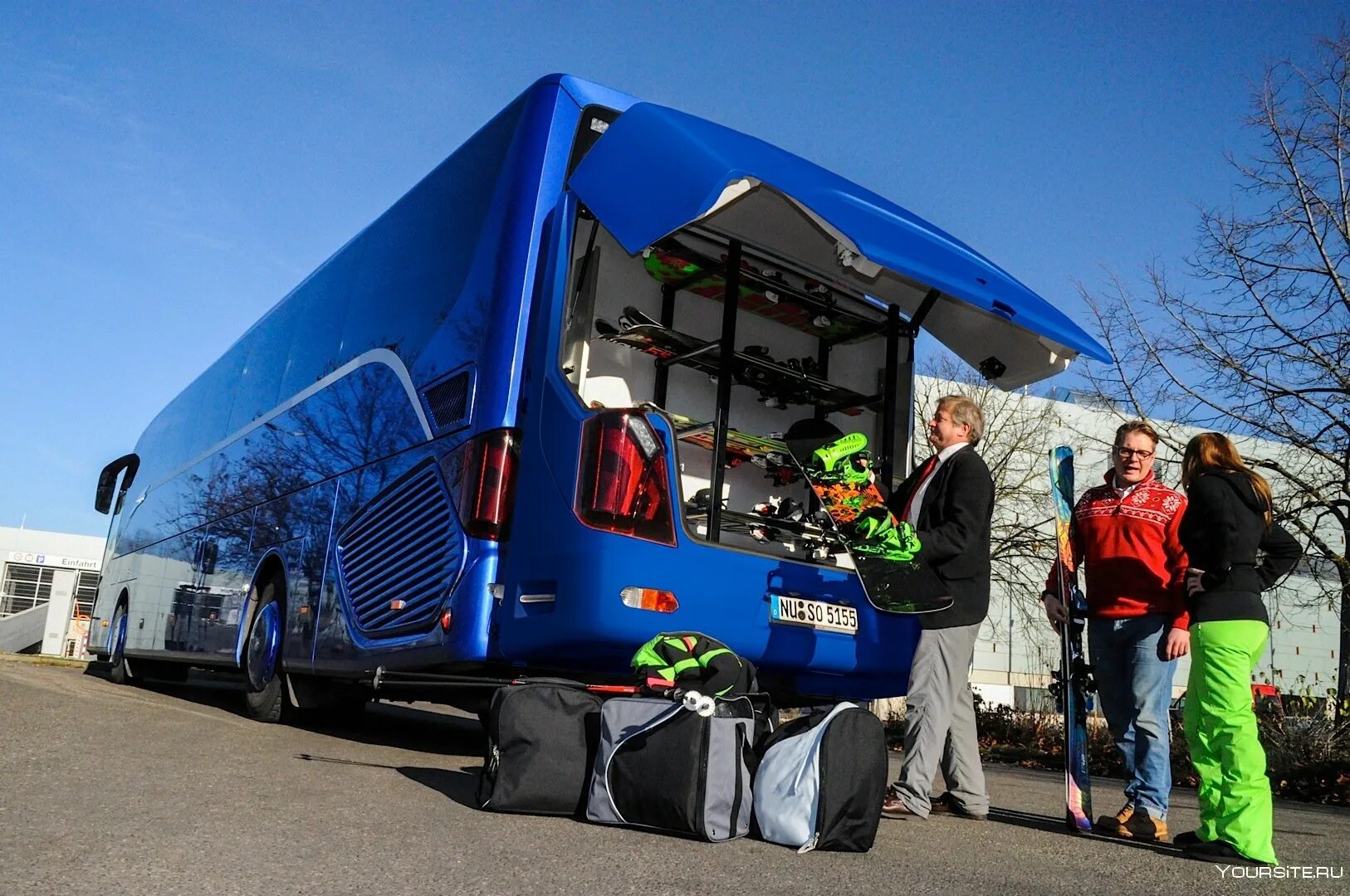 Туристический автобус 2024. Перронный автобус Neoplan. Экскурсия на автобусе. Автобус турист. Туристические автобусы автопарк.