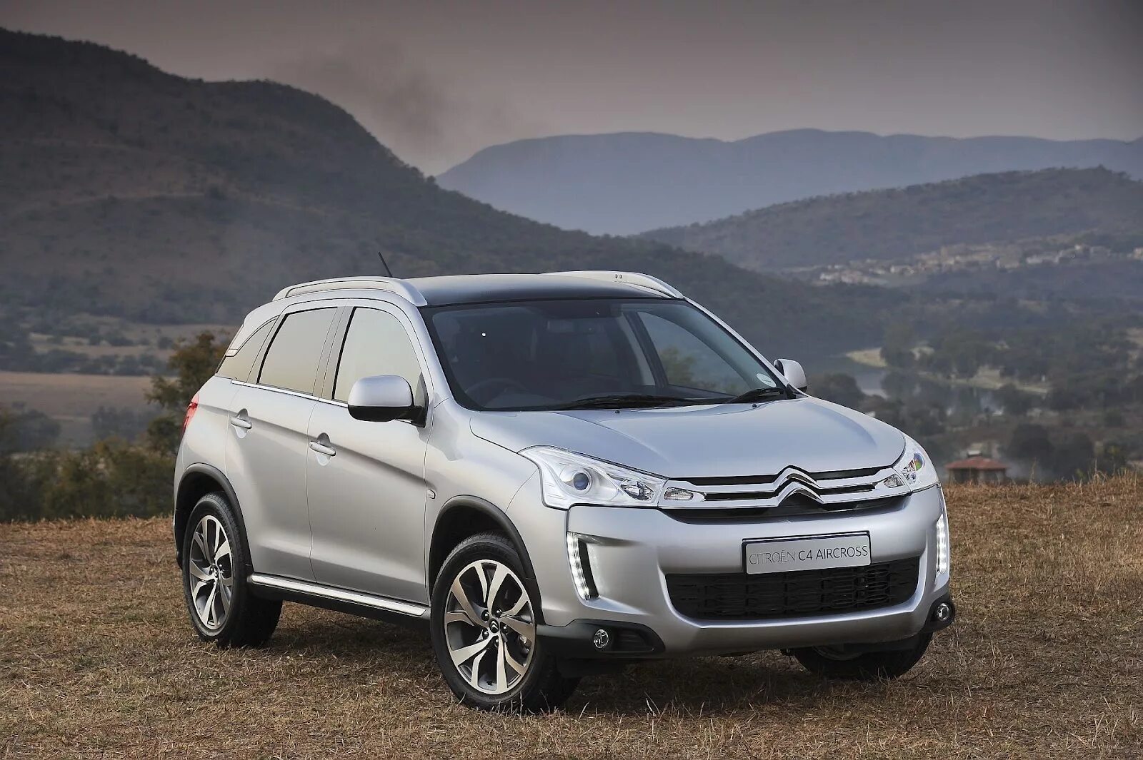 Mitsubishi c. Citroen c4 Aircross. Citroen c4 Aircross 2014. Mitsubishi c4 Aircross. Citroen c4 Aircross 2019.