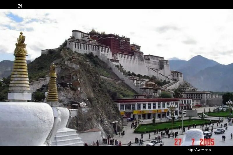 лхаса тибет горы. бутан горы. тибетские монастыри в китае. тибет. монастырь ронгбук в тибете.