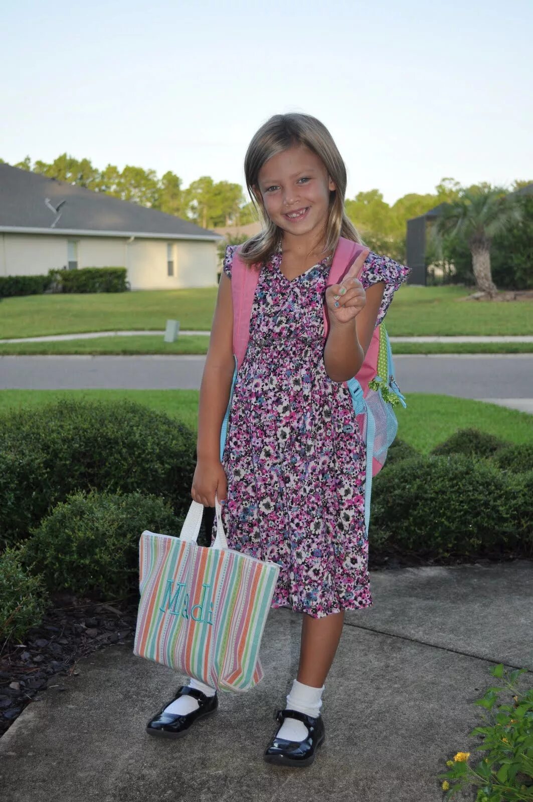First day school. First Day of School. First Day of School girl. First Day of Middle School. Helena Middle School.