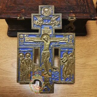 Крест распятие с предстоящими