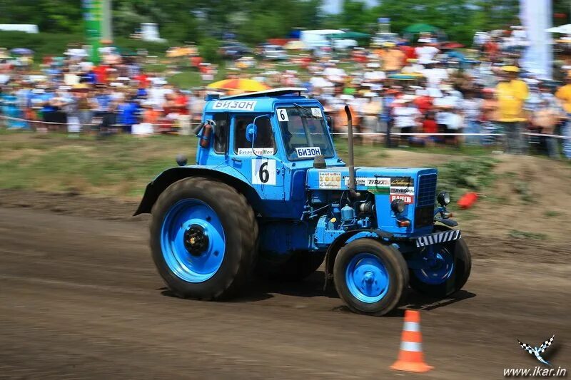 гонки на тракторах бизон трек шоу. трек шоу украины. включи трек шоу. бизон трек шоу 2018 трактор гречкина. бизон-трек-шоу 2005.