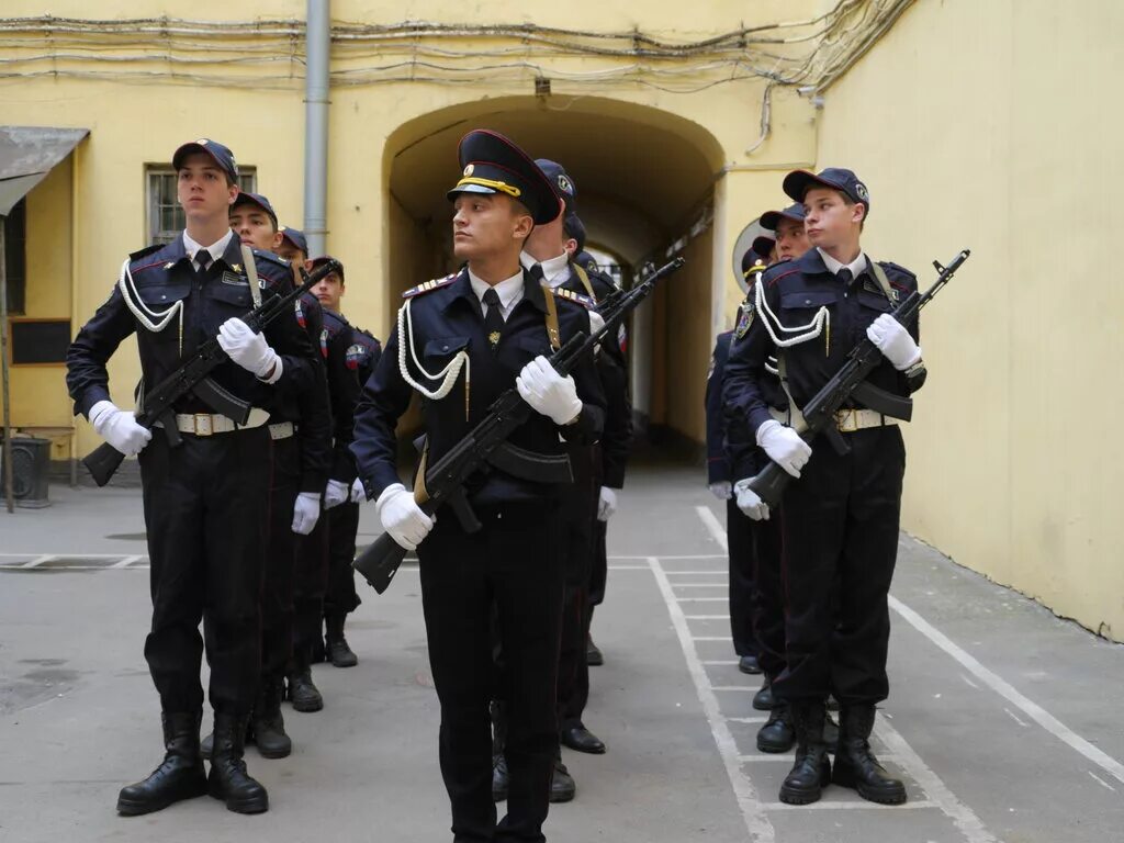Пойти в полицию после 9 класса