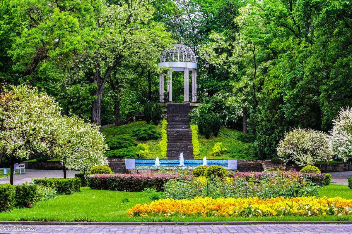 Где сады в краснодаре. Городской сад парк Горького Краснодар. Сквер Горького Краснодар. Парк Горпарк Краснодар. Парк Горицкого Краснодар.