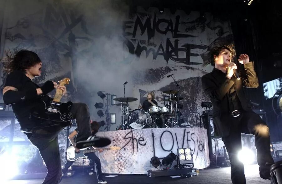 My chemical romance live. Фрэрард. Фрэрард арт. Projekt Revolution Джерард и Фрэнк. Frerard обои.