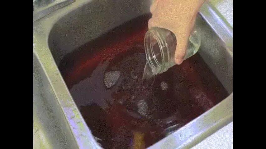 Засор в раковине уксус. Засор в раковине сода и уксус. чистка засора раковины хим веществами. засор в раковине житковой кислота. чистка уксусом.